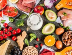 6 Makanan Terbaik agar Tubuh Tetap Bugar setelah Usia 50 Tahun