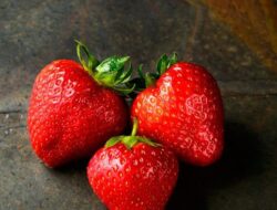 12 Buah & Sayuran Mengandung Pestisida Tertinggi, Banyak Dimakan di RI